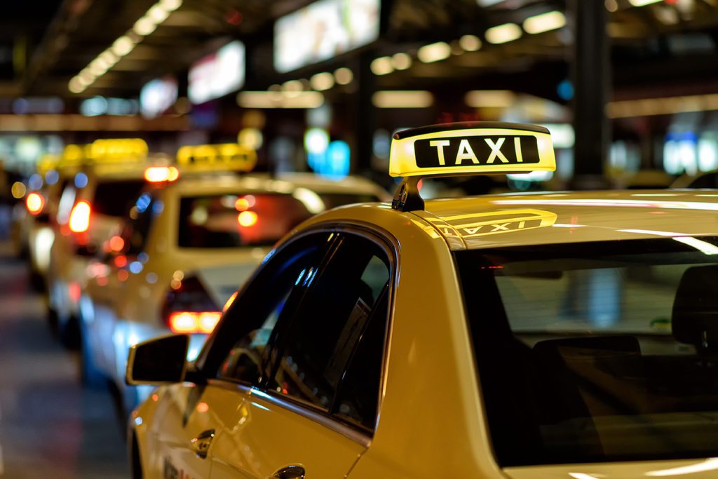 taxis del aeropuerto a puerto morelos