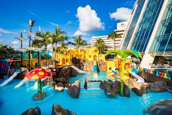 Crown Paradise club Cancun hotel cerca de playa delfines