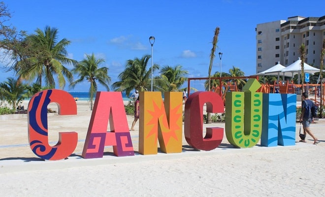 Playa Langosta letras cancun